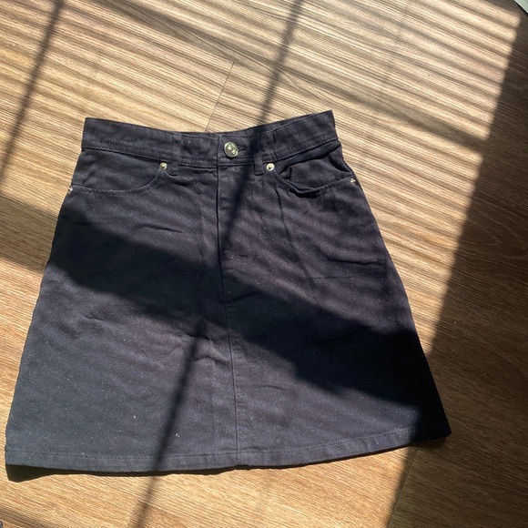 Skirt - Picture 1 of 2